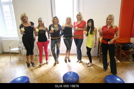 Pirner Alma mozgástréningje-stock-foto