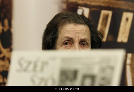 Szép Szó - Népszava-stock-foto