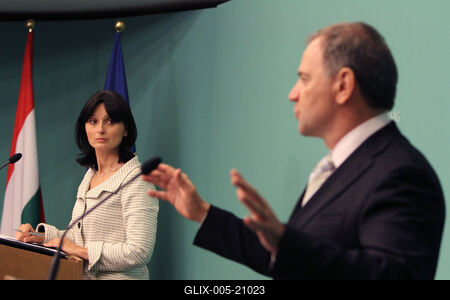 Reptéri biztonság - sajtótájékozttó-stock-foto