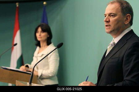 Reptéri biztonság - sajtótájékozttó-stock-foto