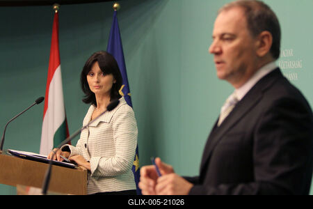 Reptéri biztonság - sajtótájékozttó-stock-foto