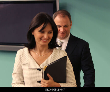 Reptéri biztonság - sajtótájékozttó-stock-foto