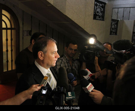 Reptéri biztonság - sajtótájékozttó-stock-foto