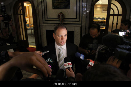 Reptéri biztonság - sajtótájékozttó-stock-foto