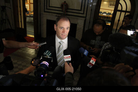 Reptéri biztonság - sajtótájékozttó-stock-foto