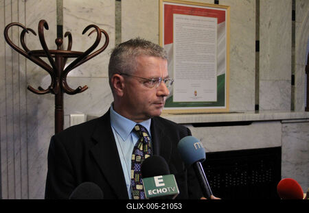 Reptéri biztonság - sajtótájékozttó-stock-foto