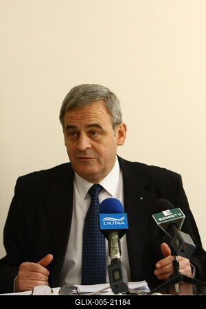 Tőkés László püspök sajtótájékoztatója-stock-foto