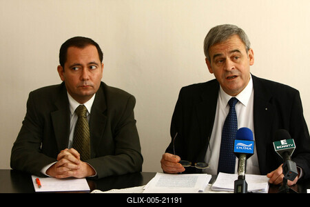 Tőkés László püspök sajtótájékoztatója-stock-foto