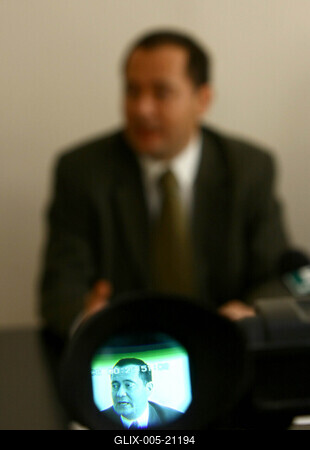 Tőkés László püspök sajtótájékoztatója-stock-foto