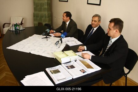 Tőkés László püspök sajtótájékoztatója-stock-foto