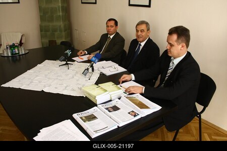 Tőkés László püspök sajtótájékoztatója-stock-foto