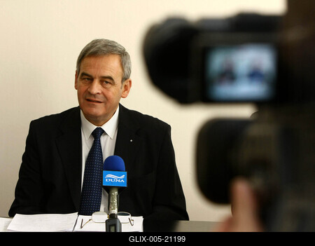 Tőkés László püspök sajtótájékoztatója-stock-foto