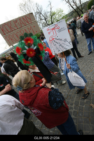 Tüntetés és ellentüntetés az Újlipótvárosban-stock-foto