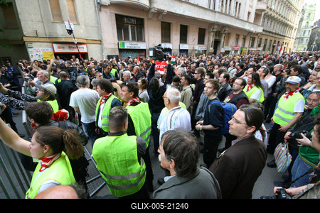 Tüntetés és ellentüntetés az Újlipótvárosban-stock-foto