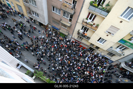 Tüntetés és ellentüntetés az Újlipótvárosban-stock-foto