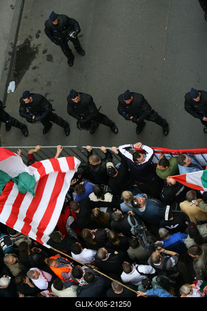Tüntetés és ellentüntetés az Újlipótvárosban-stock-foto