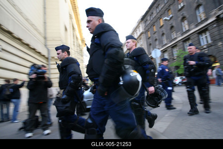 Tüntetés és ellentüntetés az Újlipótvárosban-stock-foto