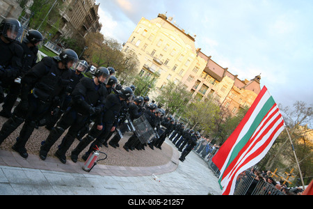 Tüntetés és ellentüntetés az Újlipótvárosban-stock-foto