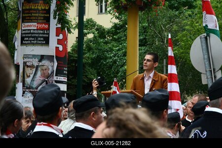Erődemonstráció egy turulért-stock-foto