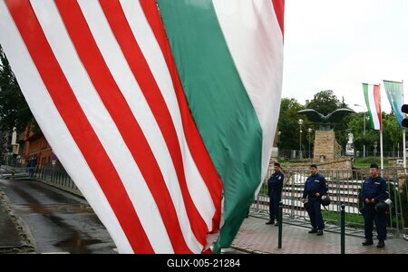Erődemonstráció egy turulért-stock-foto