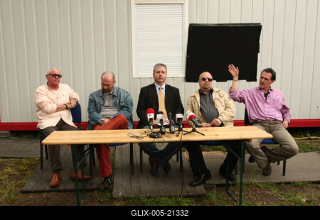 'Tűzvonalban' sajtótájékoztató-stock-foto