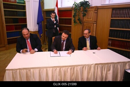 Vállalkozásfinanszírozási szerződések aláírása-stock-foto