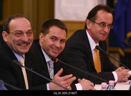 Vállalkozásfinanszírozási szerződések aláírása-stock-foto