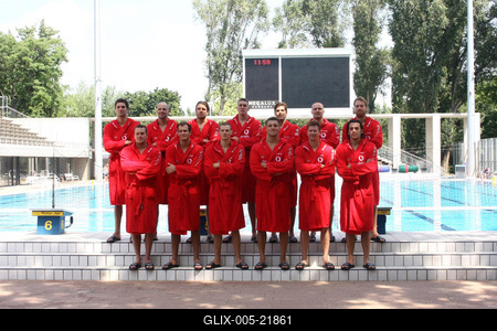 Vízilabdarelikvia-gyűjtés a Hajós Alfréd Sportuszodában-stock-foto