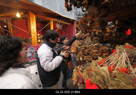 Karácsonyi vásár a Vörösmarty téren-stock-foto