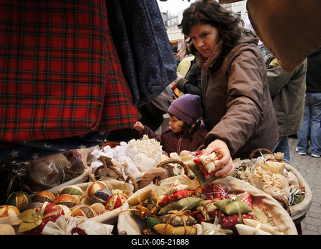 Karácsonyi vásár a Vörösmarty téren-stock-foto