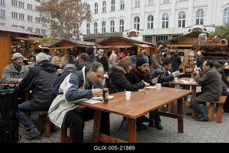Karácsonyi vásár a Vörösmarty téren-stock-foto