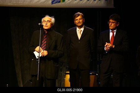 Megnyitotta kapuit az idei World Press fotókiállítás a Millenáris park fogadójában.-stock-foto