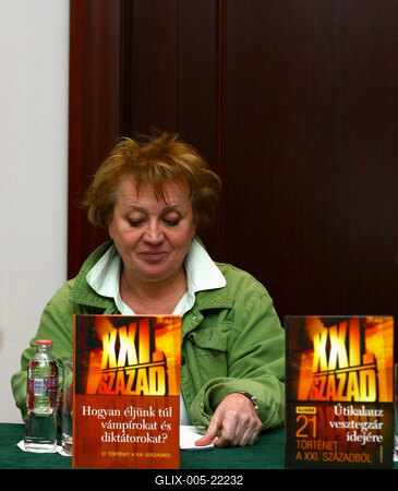 XXI. század könyvbemutató-stock-foto