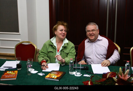 XXI. század könyvbemutató-stock-foto