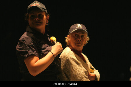 Budapest, 2009.05.12.
Lars von Trier - Christian Lollike: Dogville című darabjának bemutatója a Bárka Színházban Anger Zsolt rendezésésben.

A képen: Varga Anikó és Margitai Ági (jobbra)-stock-foto