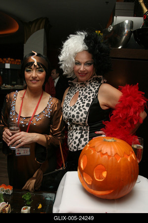 Halloween parti Barátok közt-stock-foto