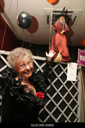 Halloween parti Barátok közt-stock-foto