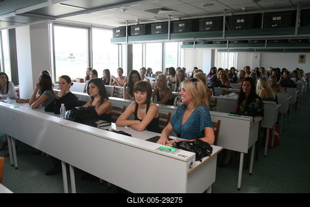 Kisasszony lány rács 2010-stock-foto