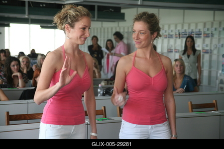 Kisasszony lány rács 2010-stock-foto