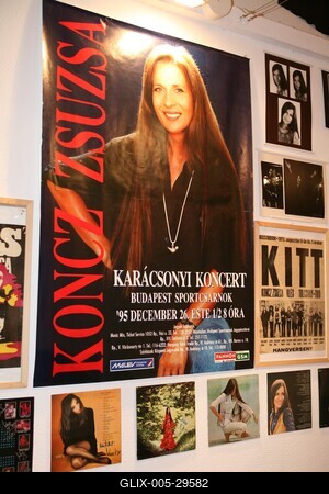 Koncz Zsuzsa-életműkiállítás a Komédiumban-stock-foto