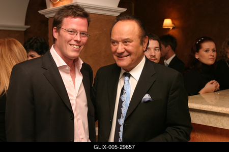 Kordáék a Föld körül-stock-foto