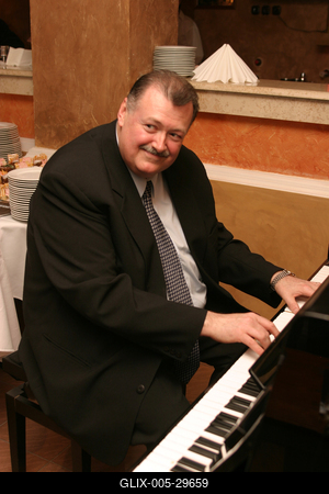 Kordáék a Föld körül-stock-foto