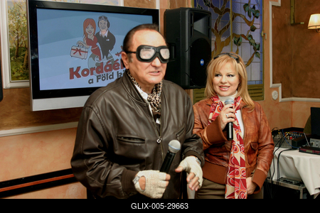 Kordáék a Föld körül-stock-foto