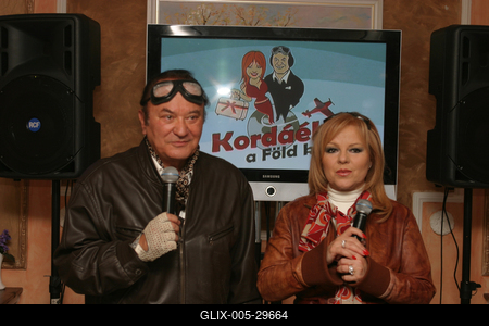 Kordáék a Föld körül-stock-foto