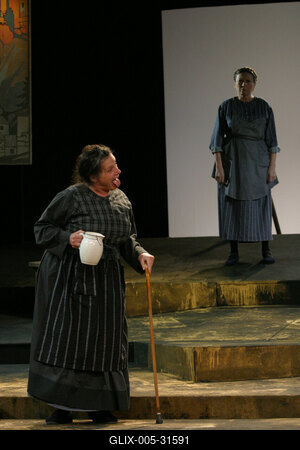 Ödön von Horváth: Mesél a bécsi erdő-stock-foto