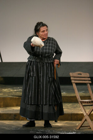 Ödön von Horváth: Mesél a bécsi erdő-stock-foto