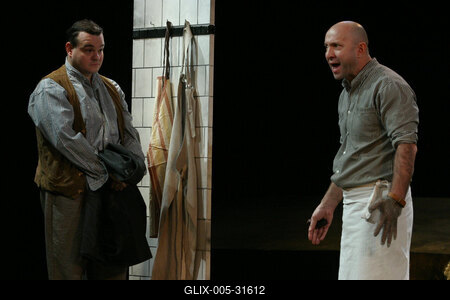 Ödön von Horváth: Mesél a bécsi erdő-stock-foto