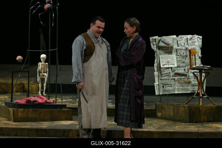 Ödön von Horváth: Mesél a bécsi erdő-stock-foto