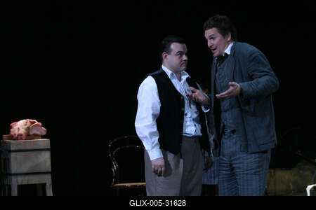 Ödön von Horváth: Mesél a bécsi erdő-stock-foto