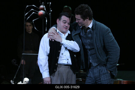 Ödön von Horváth: Mesél a bécsi erdő-stock-foto